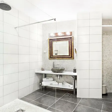 Superb Luxury Aparthotel 4*